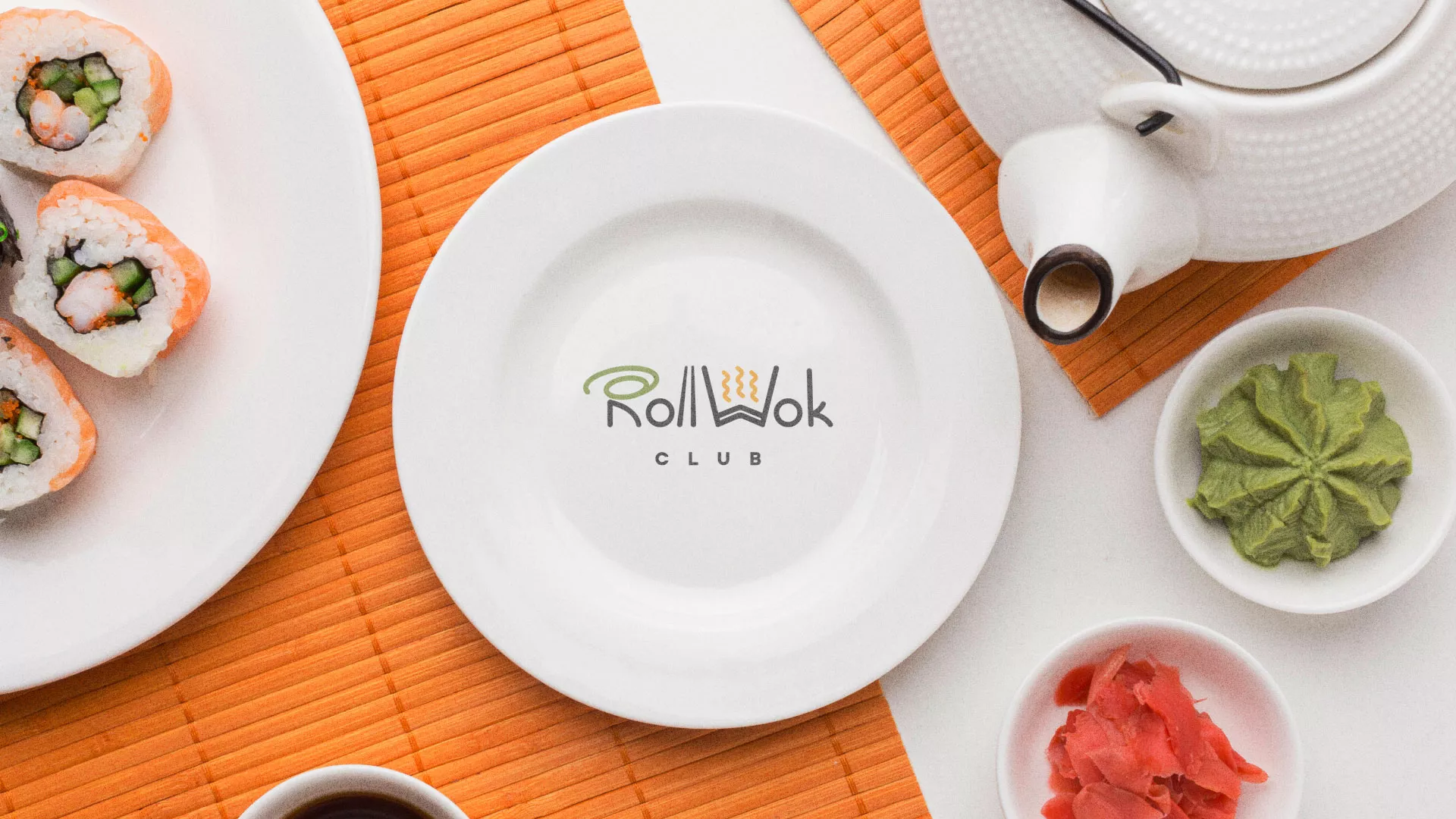 Разработка логотипа и фирменного стиля суши-бара «Roll Wok Club» в Зее